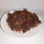 Dried golden-brown corn silk threads piled on a white ceramic plate, 100% natural Moroccan herb - Variation