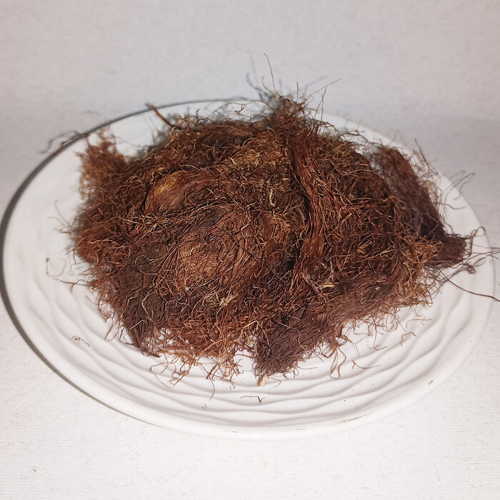 Dried golden-brown corn silk threads piled on a white ceramic plate, 100% natural Moroccan herb - Variation